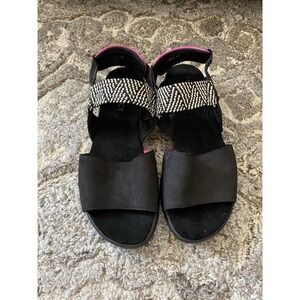 Women's 8.5 Sesto Meucci Pink Geometric Tyah Flat Black Leather Sandals